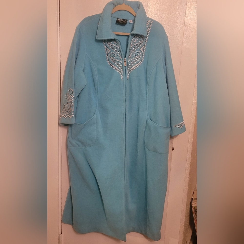 NWT Bob Mackie's Embroidered  Zip Robe 1X